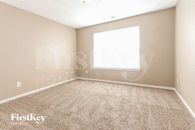 Building Photo - 1820 Long Lake Dr