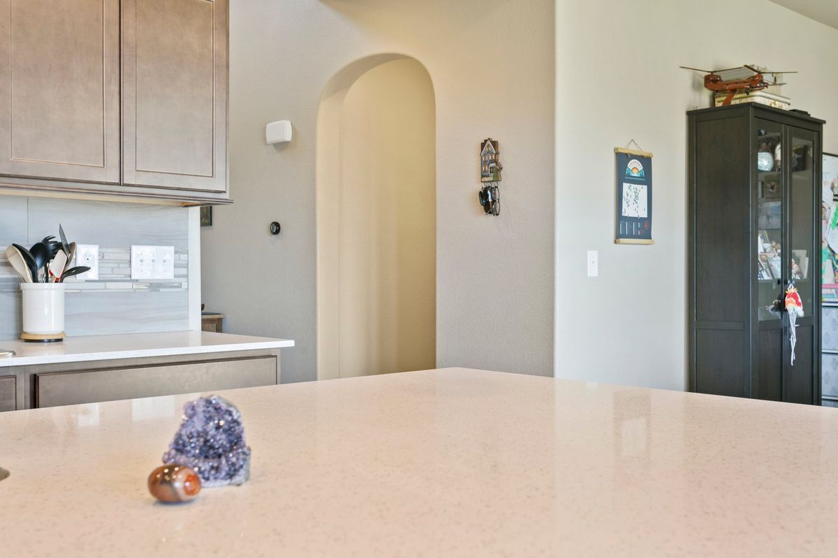 Building Photo - 5775 Thurber Dr