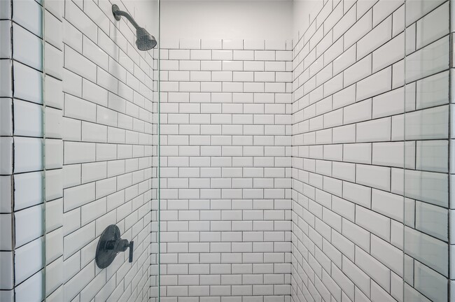 Building Photo - 4204 Lovejoy St