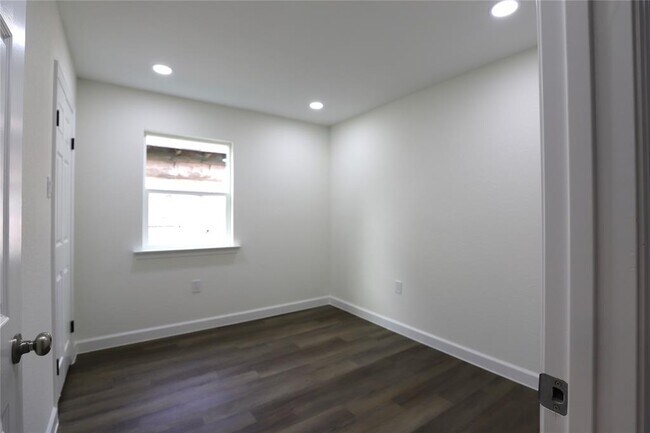 Building Photo - 4517 Brinkley St