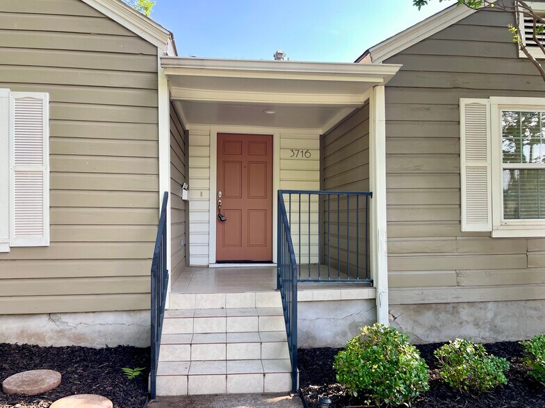 Building Photo - 3716 Collinwood Ave