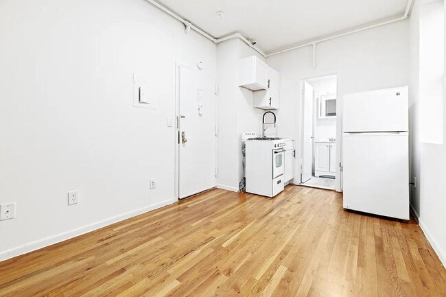 Building Photo - 1 bedroom in New York NY 10023
