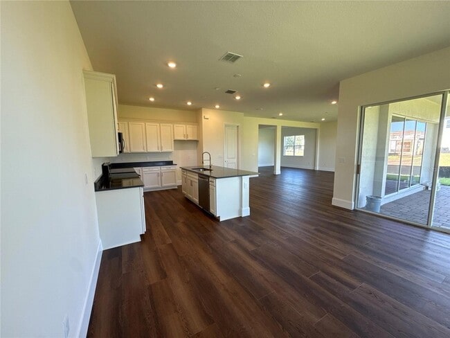 Building Photo - 16645 Lone Oak Cir