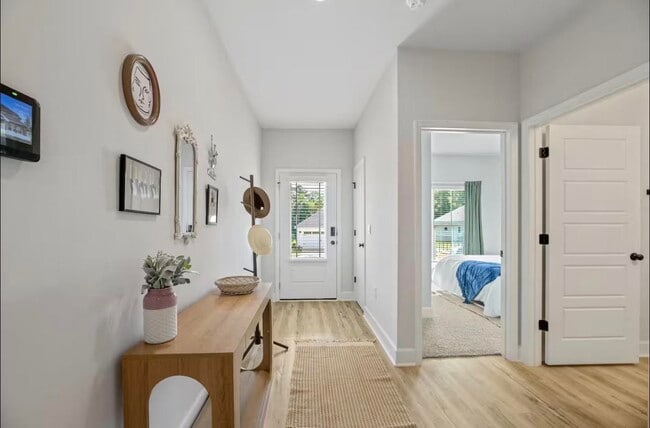 Building Photo - 2047 Hansel Hl Dr