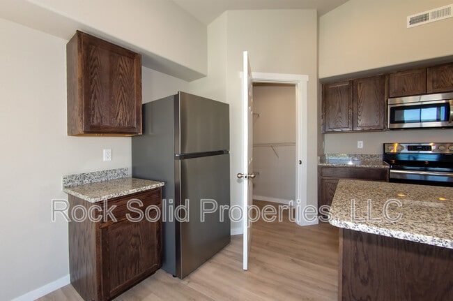 Building Photo - 1308 Rabbit Brush Trl