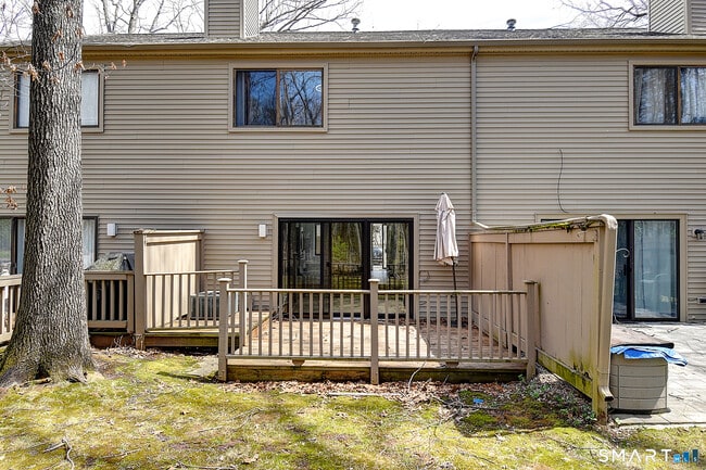 Building Photo - 32 Farmington Chase Crescent