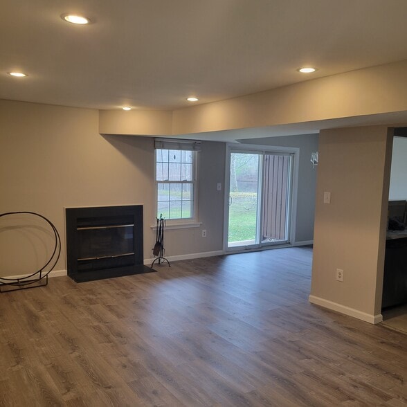 Building Photo - 84 Woodlake Dr