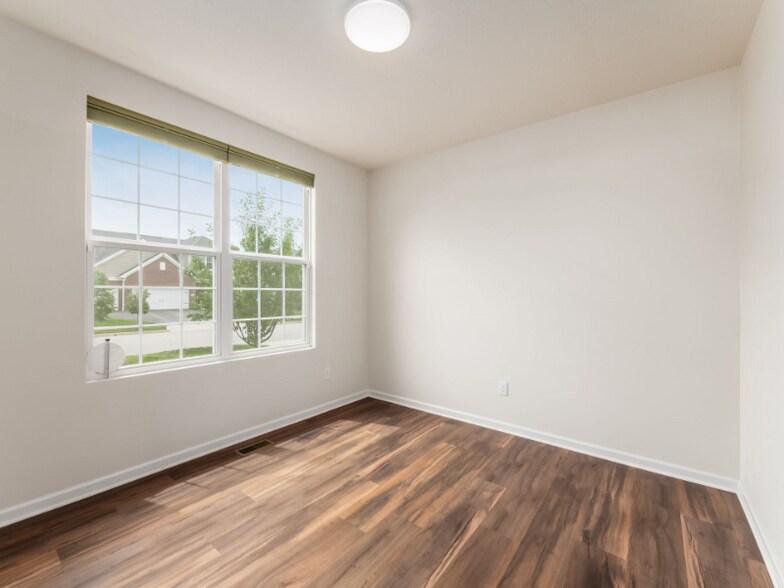 Building Photo - 685 Eagle Walk Rd