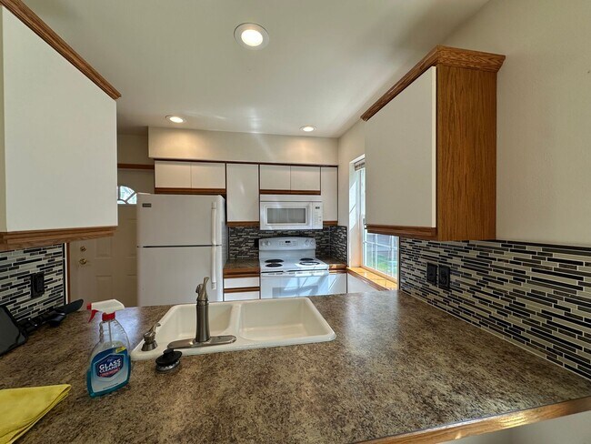 Building Photo - 3340 Southbend Pl
