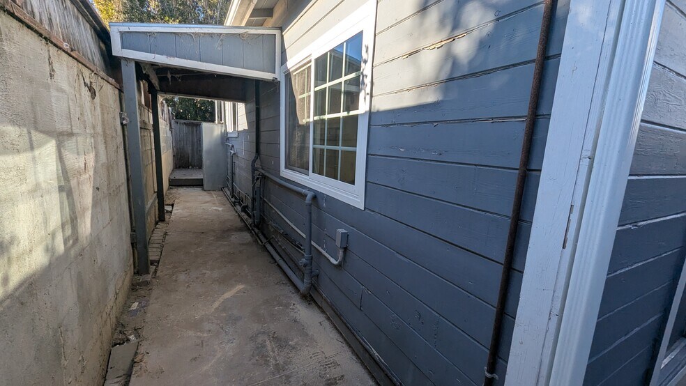 Building Photo - 392 West Center Ave