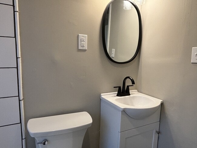 Building Photo - 4414 Kingsley Dr