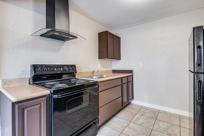 Building Photo - MONTICELLO PARK STUDIO APARTMENT