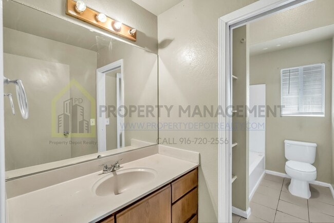 Building Photo - 3 bedroom 2 baths available in a gate community