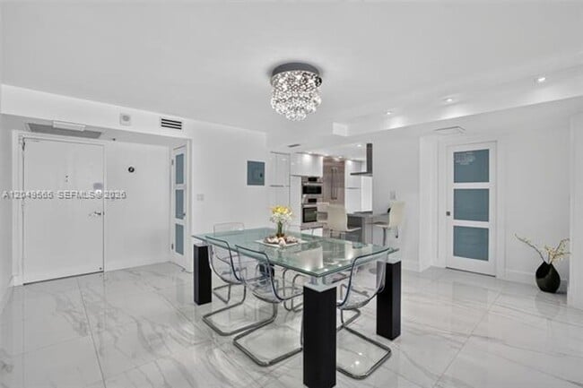 Building Photo - 6039 Collins Ave