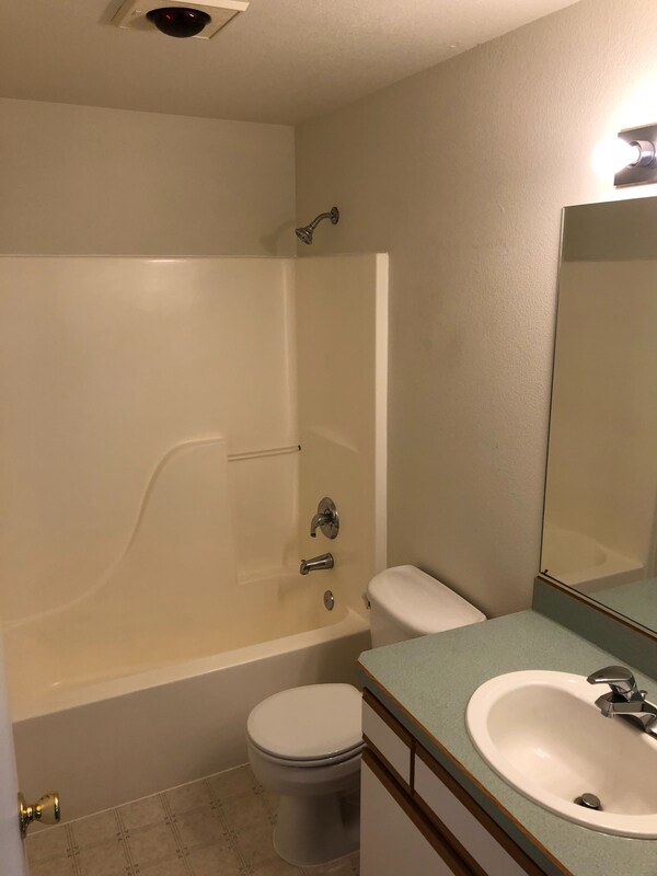 Building Photo - 550 NE Negus Loop