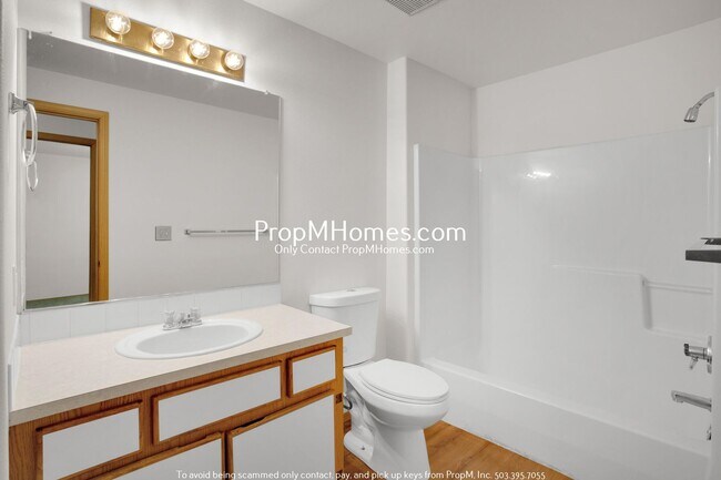 Building Photo - Spacious Updated Three Bedroom in Cully - ...