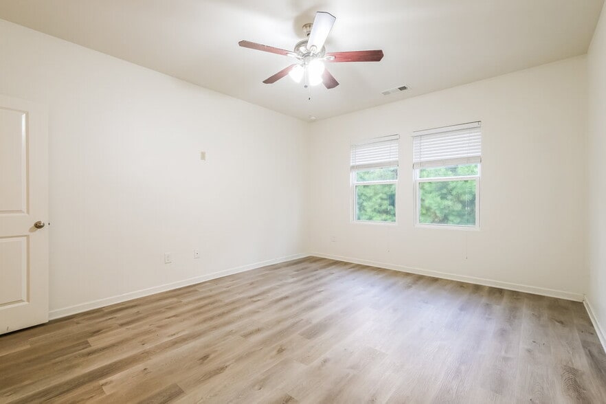 Building Photo - 7261 Lacey Dr