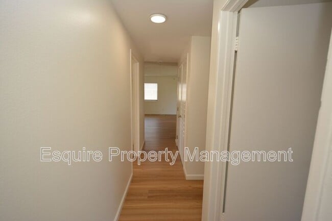 Building Photo - 240 Alpine St