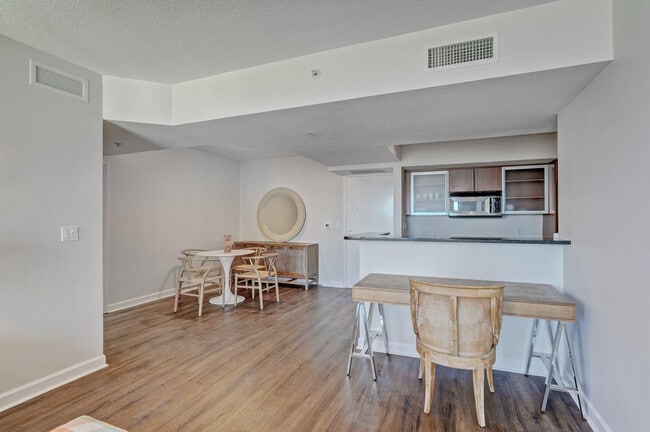 Building Photo - 1551 N Flagler Dr