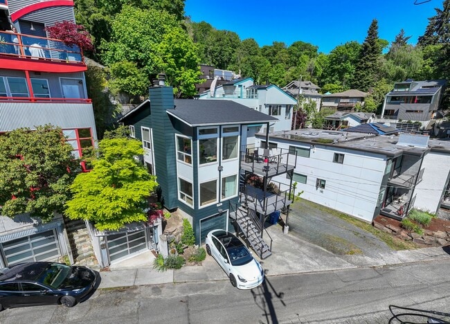 Building Photo - 329 Lakeside Ave S