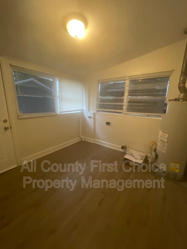 Building Photo - 1111 James Ave S