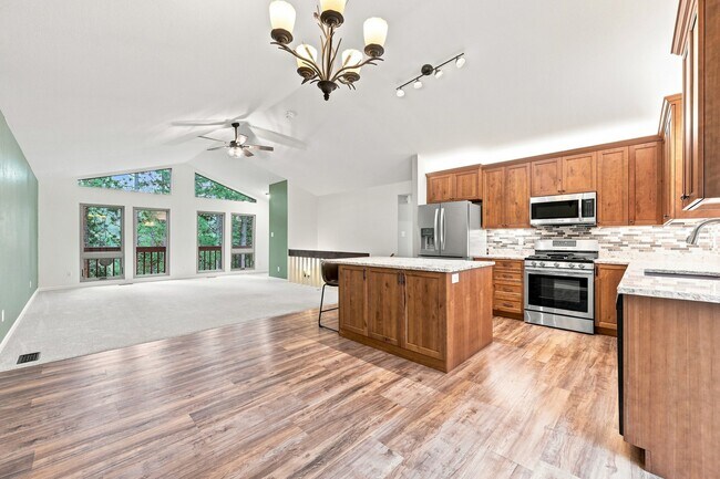 Building Photo - 34431 Chilton Ave