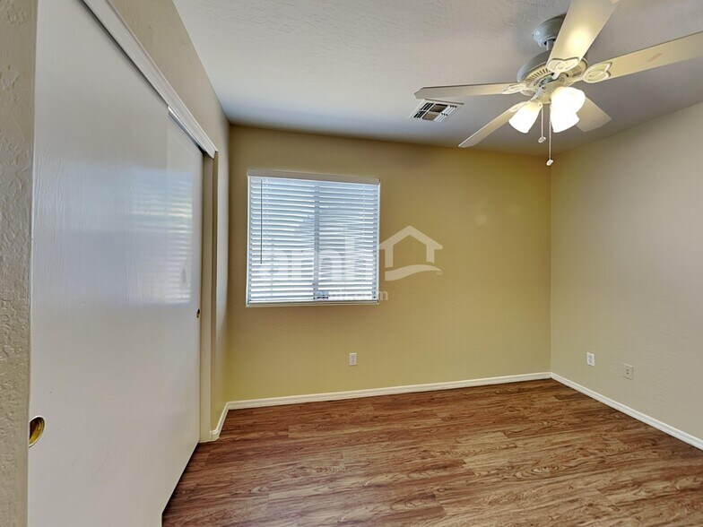 Building Photo - 10406 W Miami St