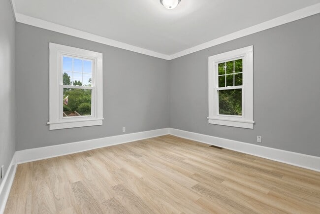 Building Photo - Heart of Mebane!