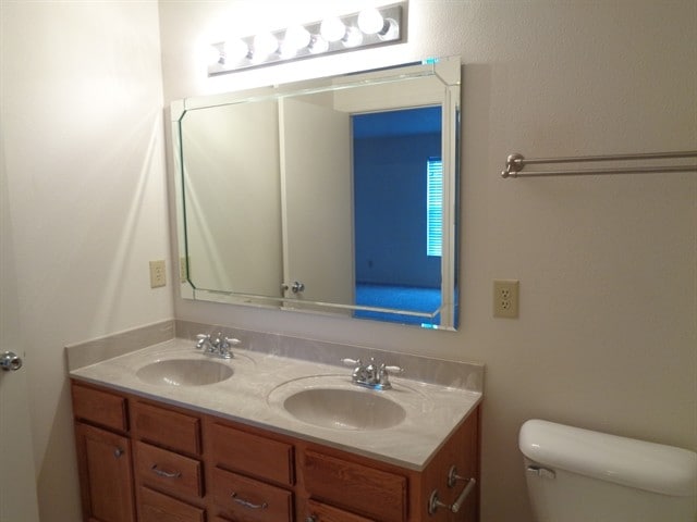 Building Photo - 647 Hickory Pine Dr