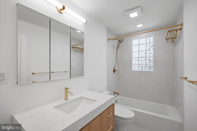 Building Photo - 2028 Tunlaw Rd NW