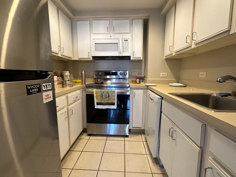 Building Photo - 623 Commonwealth Ave