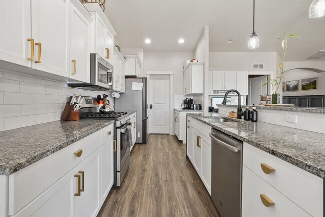 Building Photo - 304 Cliff Swallow Ave