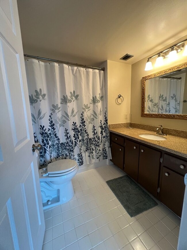 Building Photo - Beautiful 2/2 Waterview in Davie/Nova