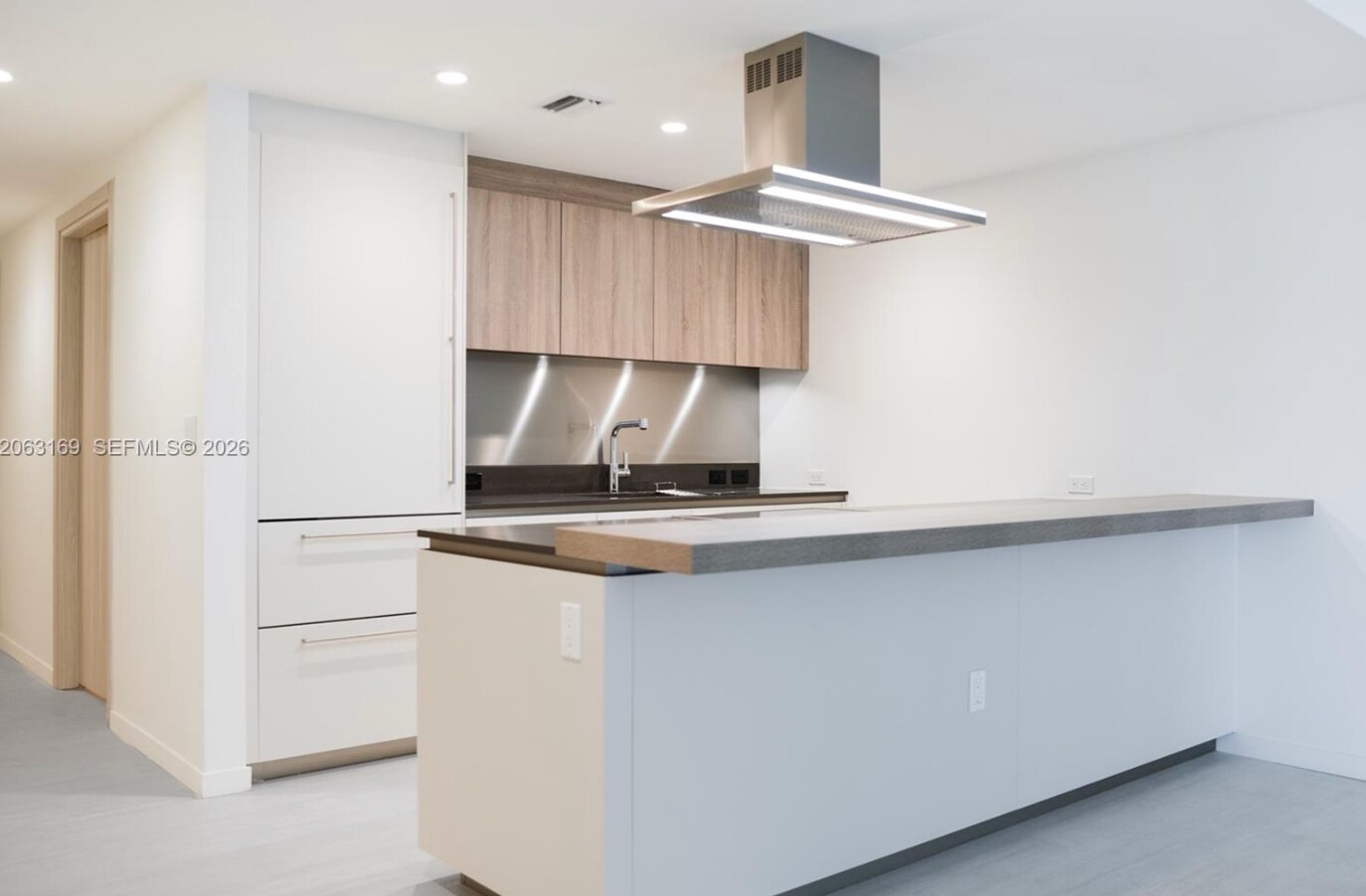 Building Photo - 1000 Brickell Plz
