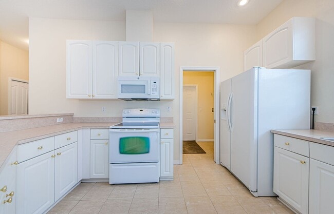 Building Photo - Beautiful 4 bedroom 3 bath townhome