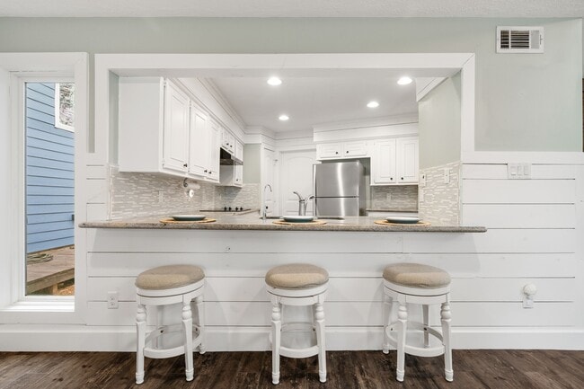 Building Photo - 3203 Poe Dr