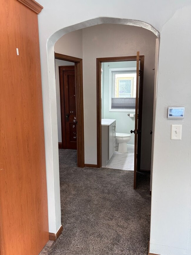 Building Photo - 1524 5th Ave N