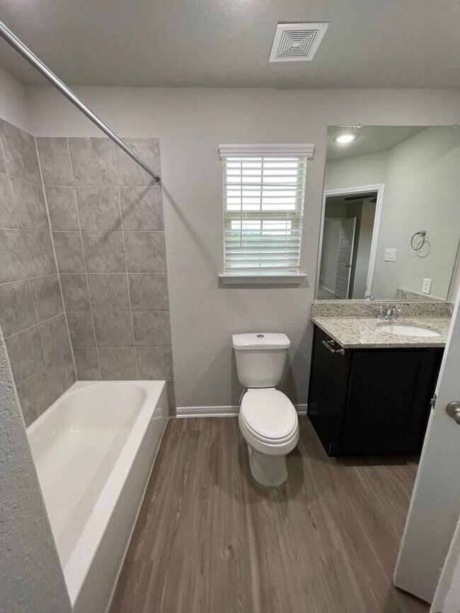 Building Photo - 3 Bedroom, 2.5 Bathroom, Two-story Duplex with a huge back yard in New Braunfels!