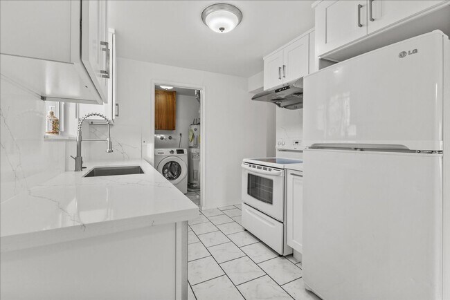 Building Photo - Bright and Updated Beacon Hill Rambler