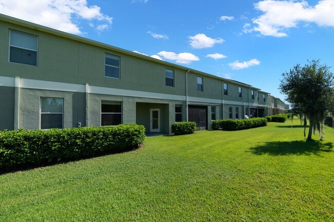 Building Photo - MOVE IN SPECIAL- 4/2.5 Town Home w/ Loft a...