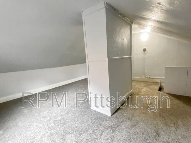 Building Photo - 1806 Rhine St