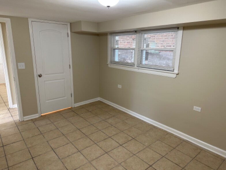 Building Photo - 2236 N Nagle Ave