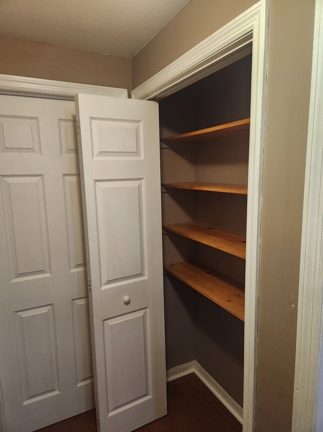 Building Photo - 1215 Skyview Blvd