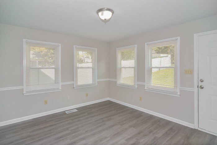 Building Photo - 415 Congress Dr