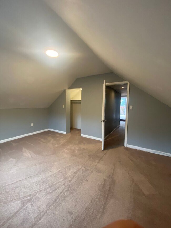 Building Photo - 233 S State Rd