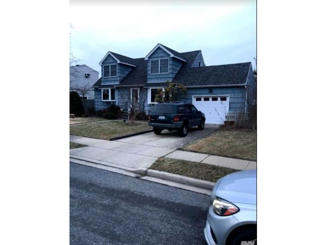 Primary Photo - 111 N Manhattan Ave