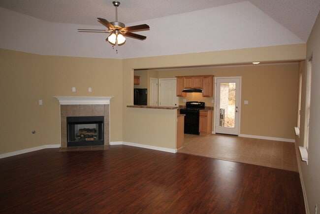 Building Photo - Great Location and Priced to Move-Cordova Home