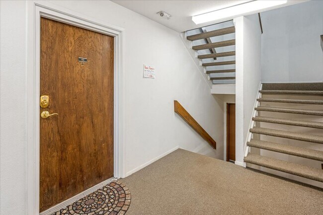 Building Photo - Charming Furnished Condo in Taku/Campbell - Everything You Need in One Place!