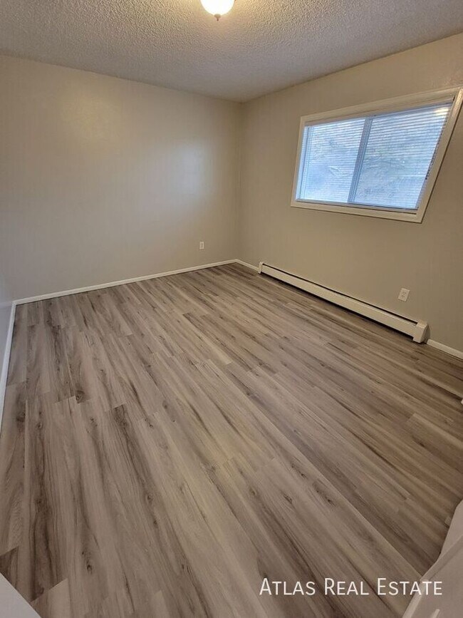 Building Photo - 2340 King St