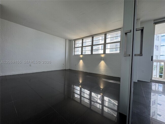 Building Photo - 800 West Dr